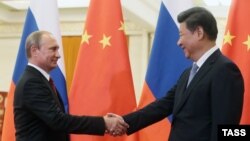 Голова КНР Сі Цзіньпін (праворуч) і президент Росії Володимир Путін. Архівне фото