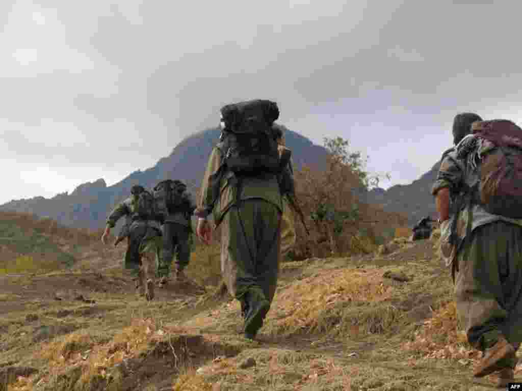 نیروهای حزب کارگران کردستان در حال خروج از ترکیه به سمت عراق