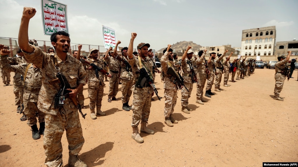 Newly-recruited Huthi fighters rally in Yemen in 2017.