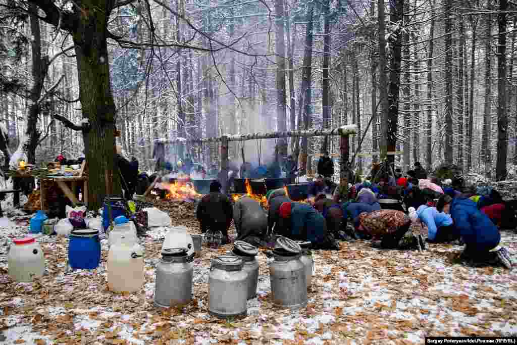People pray by the bonfire of the primary god, Tum Jumo. 