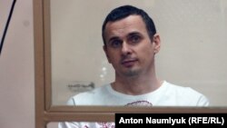 Олег Сенцов відбуває у Сибіру 20-річне ув’язнення, архівне фото із зали суду