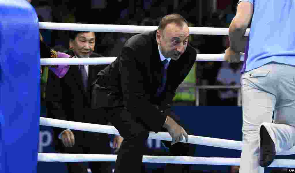 &nbsp;الهام علی اف رئیس جمهور آذربایجان وارد رینگ می&zwnj;شود تا مدال مسابقات سنگین وزن بوکس در باکو را اهدا کند