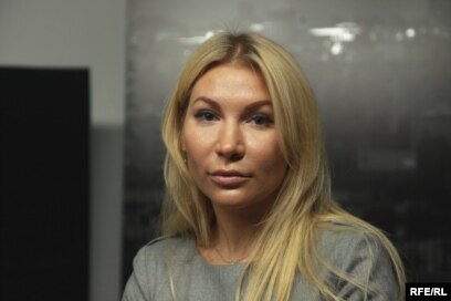 Русская молодая девушка на врачебном приеме Русская молодая девушка на врачебном приеме