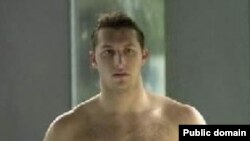اين شناگر استراليايی، برنده سه مدال طلای المپيک ۲۰۰۰ سيدنی شد و چهار سال بعد در المپيک آتن دو طلای ديگر به آن افزود.