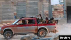 گروهی از جنگجویان وابسته به جبهه النصره در سوریه