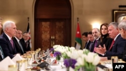 Вице-президент США Майк Пенс (слева) на встрече с королем Иордании Абдаллой. Амман, 21 января 2018 года.