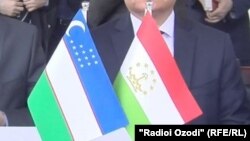 Флаги РУз и РТ.