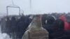 Мужчины несут тело Дулата Агадила, 43-летнего активиста, которого не стало в СИЗО. Акмолинская область, 27 февраля 2020 года.