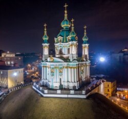 Андріївська церква в Києві, яка передана в користування Вселенському патріархату. Церква збудована в 1747–1762 роках