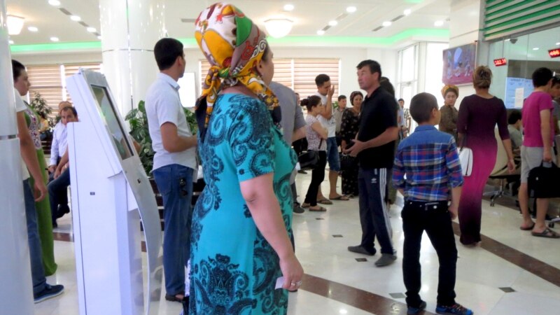 Türkmenistanda uçar biletleriniň daşyndaky basa-baslyk dowam edýär 