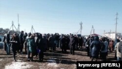 Участники «поляны протеста» в Дубках под Симферополем