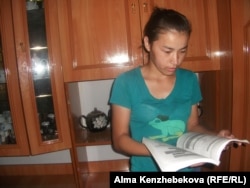 Будущая выпускница Нурсезим Алмасбек. Кызылординская область, 27 июня 2014 года.