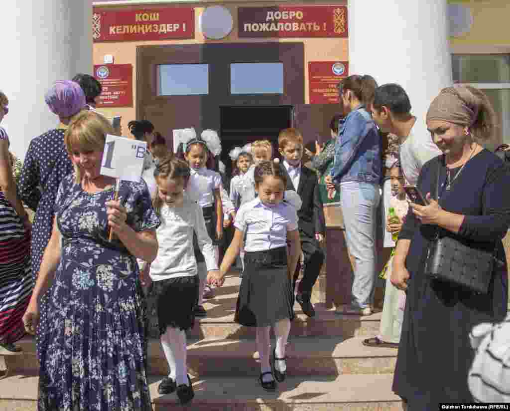 Быйыл, республика боюнча 140 миңден ашуун жеткинчек алгач ирет мектеп босогосун аттады. 