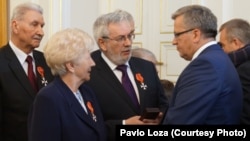 Броніслав Коморовський (п) і нагороджені представники української меншини Польщі, 31 липня 2015 року