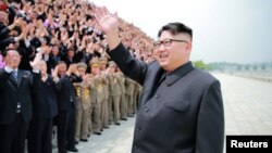 ABŞ Demirgazyk Koreýanyň lideri Kim Jong Uny adam hukuklaryny bozmakda güman edilýänleriň sanawyna goşandan soň, Phenýan muny “söweş deklarasiýasy” diýip, häsiýetlendirdi.