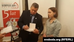 Аляксей Туровіч падчас сустрэчы з гледачамі