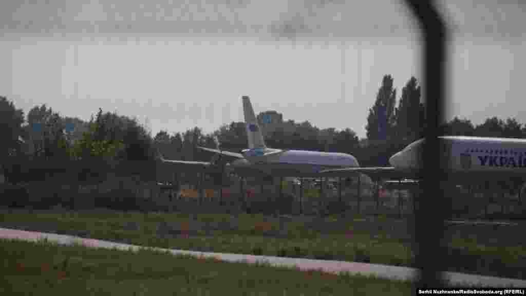 Российский самолет с заключенными в аэропорту &laquo;Борисполь&raquo; перед отправлением в Москву