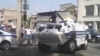 Армянская полиция рядом с захваченным зданием полиции 