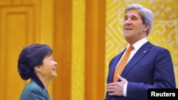 South Korea President Park Geun-Hye (left) meets with U.S. Secretary of State John Kerry at the presidential Blue House in Seoul.