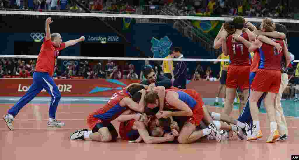 Российские волейболисты завоевали золото Олимпиады, обыграв в упорнейшем финальном матче сборную Бразилии.