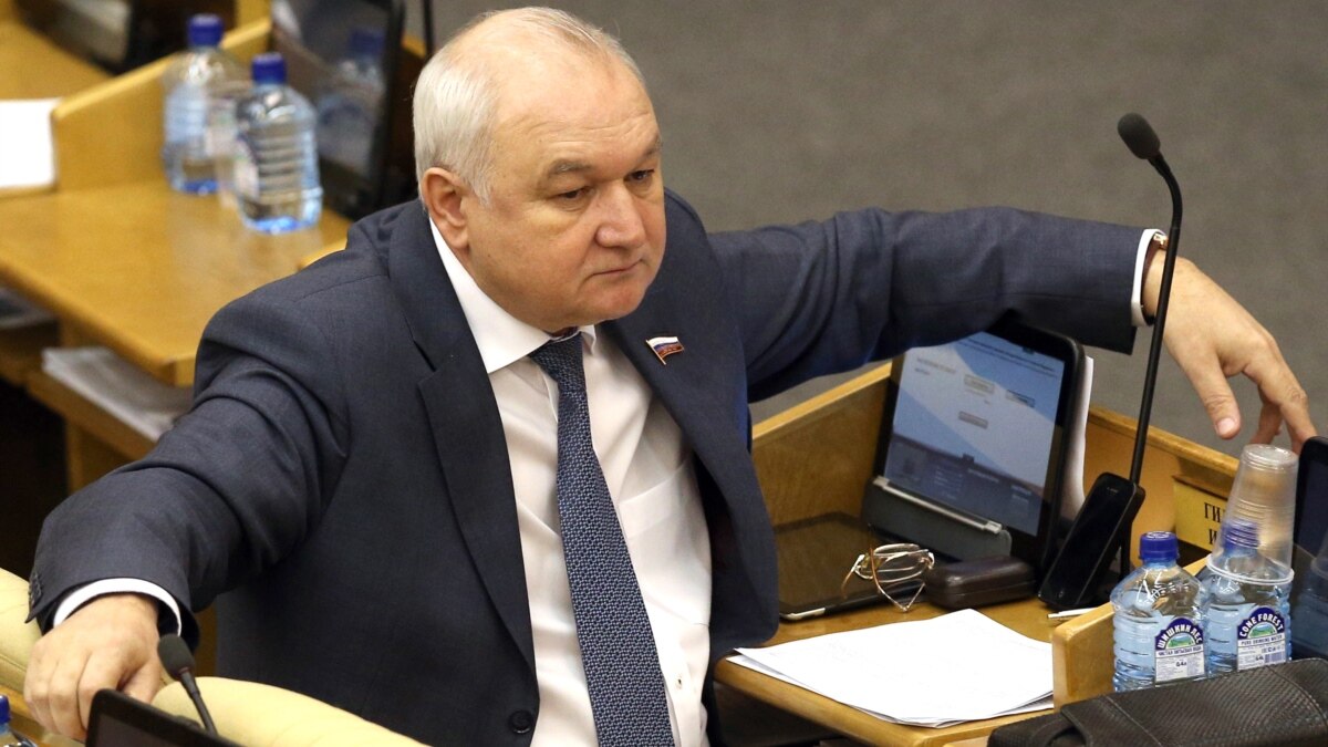 Депутаты госдумы от татарстана. Ильдар гильмутдинов депутат. Депутаты госдумы от татарстана. Депутат. Сибгатуллин депутат.