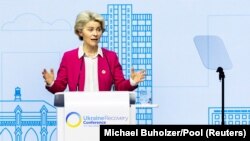 Голова Єврокомісії Урсула фон дер Ляєн під час виступу на Конференції з питань відновлення України. Лугано, Швейцарія, 4 липня 2022 року