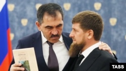 Евкуров и Кадыров во время подписания договора о демаркации границ между Ингушетией и Чечней