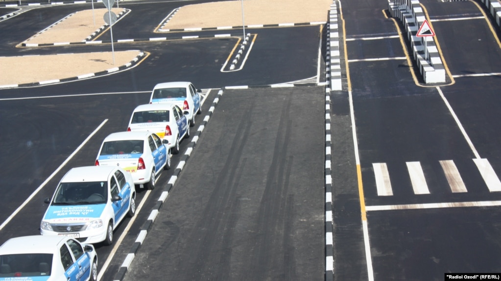 Дар Қирғизистон фаъолияти мактабҳои хусусии ронандагиро манъ карданд