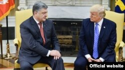 Трамп менен Порошенко.