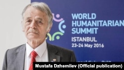 Мустафа Джамілеў на Першым сусьветным гуманітарным форуме ў Стамбуле, 22 траўня 2016 году