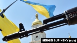 Колокольня Софии Киевской. Под ее стенами с 2014 года проходят торжественные проводы добровольцев на фронт