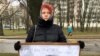 Вольга Мікалайчык на пікеце каля расейскай амбасады ў падтрымку Надзеі Саўчанкі