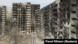 Blocuri de locuințe bombardate de armata rusă, Mariupol, 3 aprilie 2022