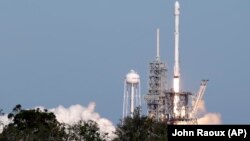 Falcon 9 зымыран тасығышының Каннаверал мүйісінен ұшырылу сәті. 30 қазан 2017 жыл.