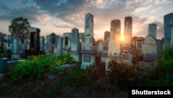 Radi se o grobovima za koje uprava groblja šalje račune, ali im se vraćaju sa oznakom – korisnik nepoznat, ilustrativna fotografija