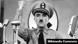 Charlie Chaplin "Böyük diktator" filmində.