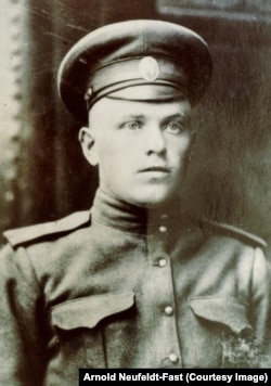 Франц Брейль, отказывавшийся брать в руки оружие, был военным врачом (1921)