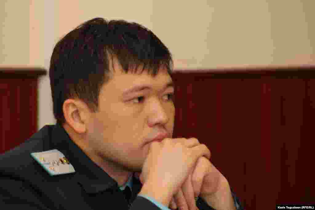 Прокурор Медеуского района Тимур Ауталипов требует закрытия издания «Республика» как единого СМИ. Алматы, 22 февраля 2013 года.