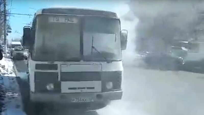 Журналистларны Владимир шәһәре сәүдә үзәкләрен тикшерүгә алып баручы автобус янган 