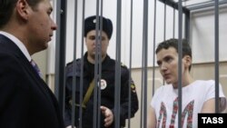 Russia -- Ukrainian Army pilot Nadia Savchenko stands in a cage.