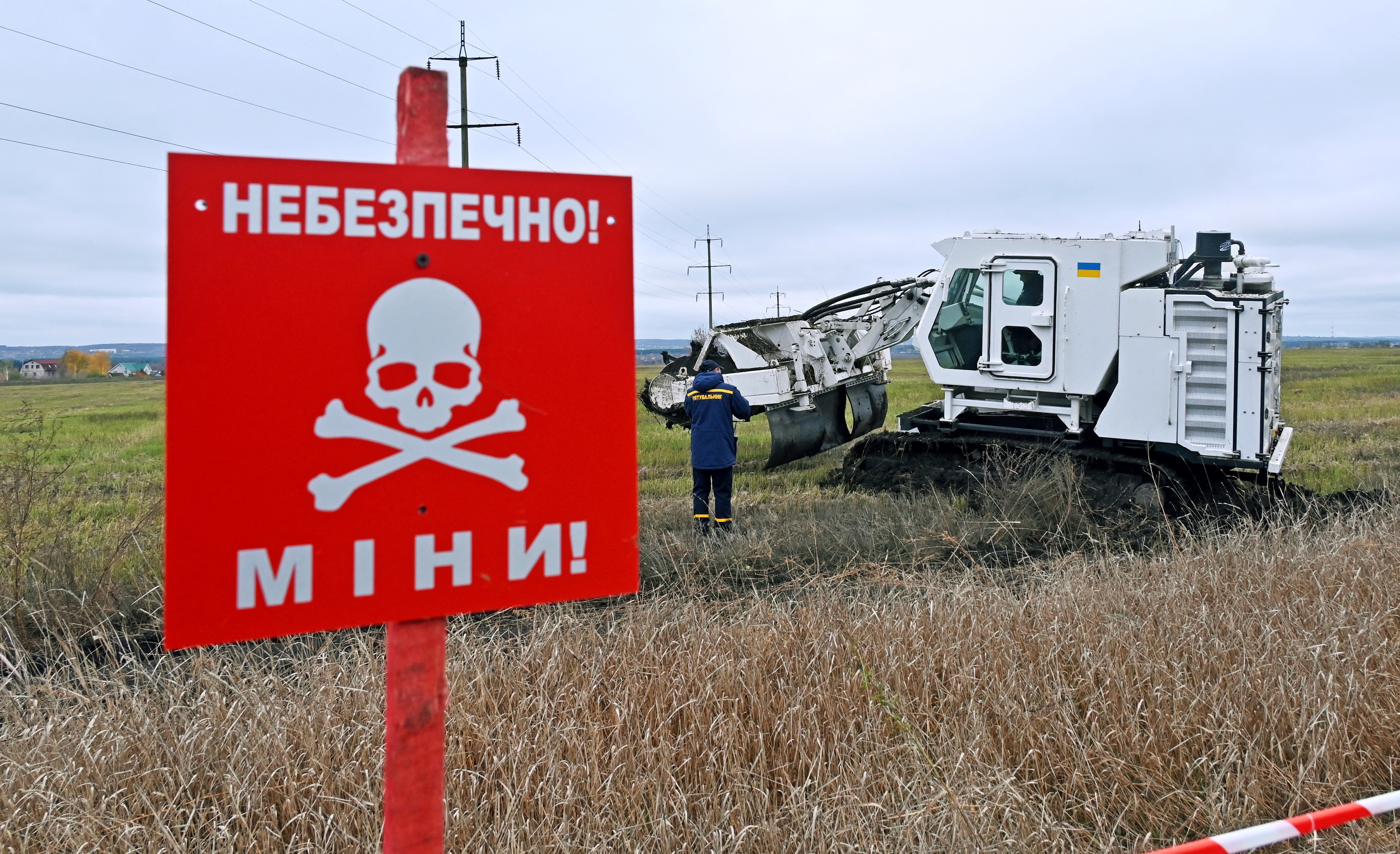 Хоронили на свои, памятник предоставил военкомат