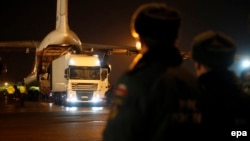 Літак МНС Росії доставив тіла загиблих в Санкт-Петербург, 2 листопада 2015 року