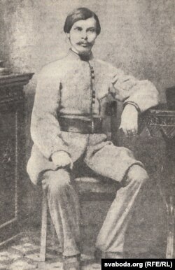 Францішак Багушэвіч у сялянскай сьвітцы. 1863 год