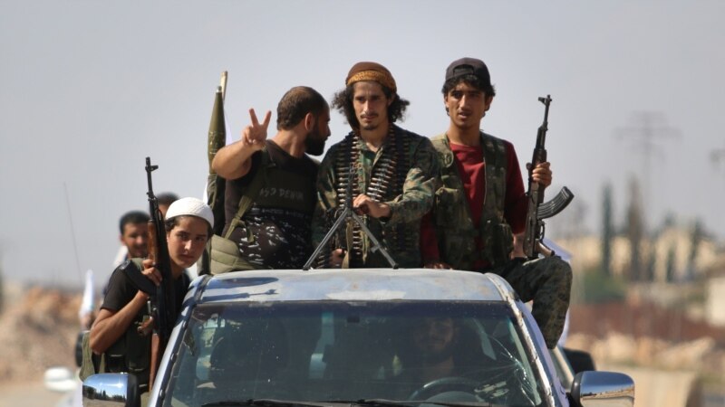 Sirijska opservatorija: Jedna pobunjenička grupa počela povlačenje iz Idliba