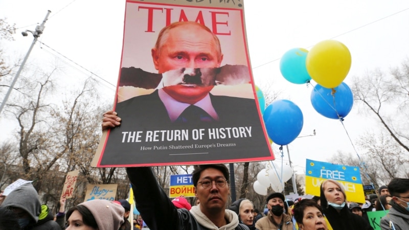 Crowdsourcing Russia's Future: Poll Of Experts Considers What Comes After Putin