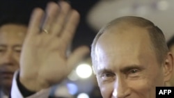 Лучше бы Роман Арбитман написал про реального второго президента России