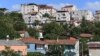 This picture taken on August 5, 2019 shows old buildings near the Gaziosmanpasa district in Istanbul. - Turkey is about to mark 20 years since the devastating twin quakes in 1999, both over magnitude-7, that hit a highly populated zone in the northwest, l