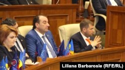 Ilan Şor (dreapta), fost președinte al Consiliului de Administrație al Băncii de Economii, din 2015 primar al Orheiului, pe 24 februarie a fost ales deputat în Parlament