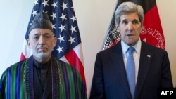 Президент Афганістану Хамід Карзай (ліворуч) і держсекретар США Джон Керрі