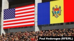 In scuarul Operei la Chișinău